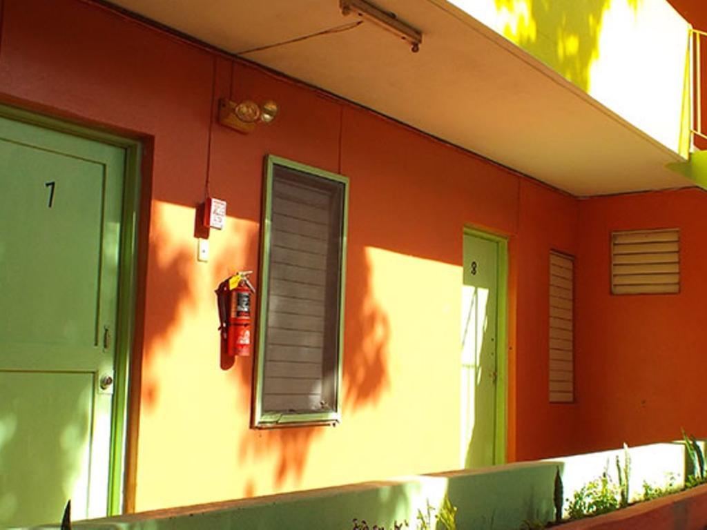 Tropical Court Inn New Kingston Ngoại thất bức ảnh