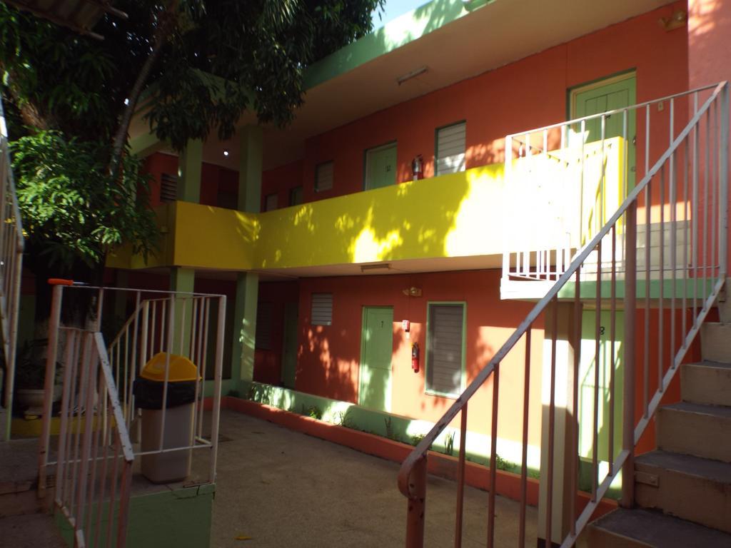 Tropical Court Inn New Kingston Ngoại thất bức ảnh