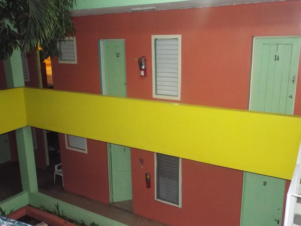 Tropical Court Inn New Kingston Ngoại thất bức ảnh