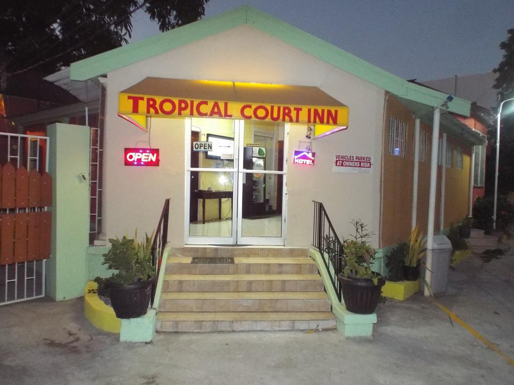 Tropical Court Inn New Kingston Ngoại thất bức ảnh