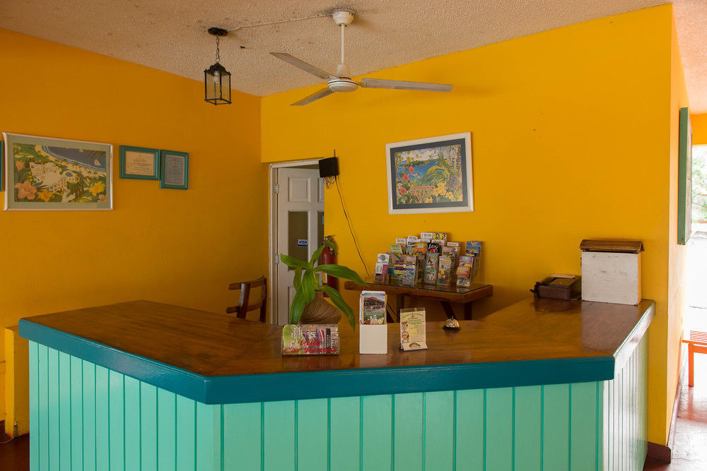 Tropical Court Inn New Kingston Ngoại thất bức ảnh