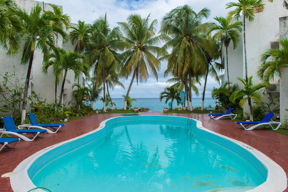 Tropical Court Inn New Kingston Ngoại thất bức ảnh