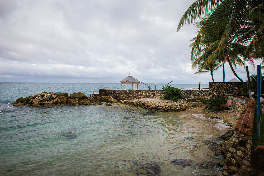 Tropical Court Inn New Kingston Ngoại thất bức ảnh